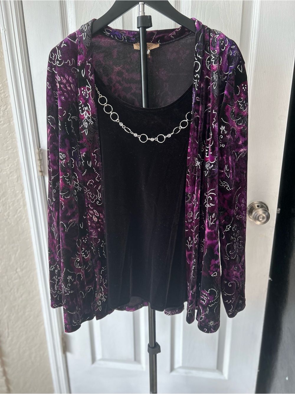 Notations Woman Plus Size 2X Purple Cardigan & Black Velour Top Twinset